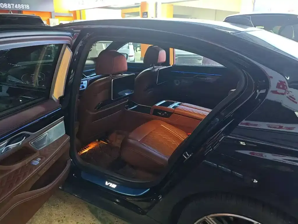 BMW 7 Series 2021 из CN, фото 3