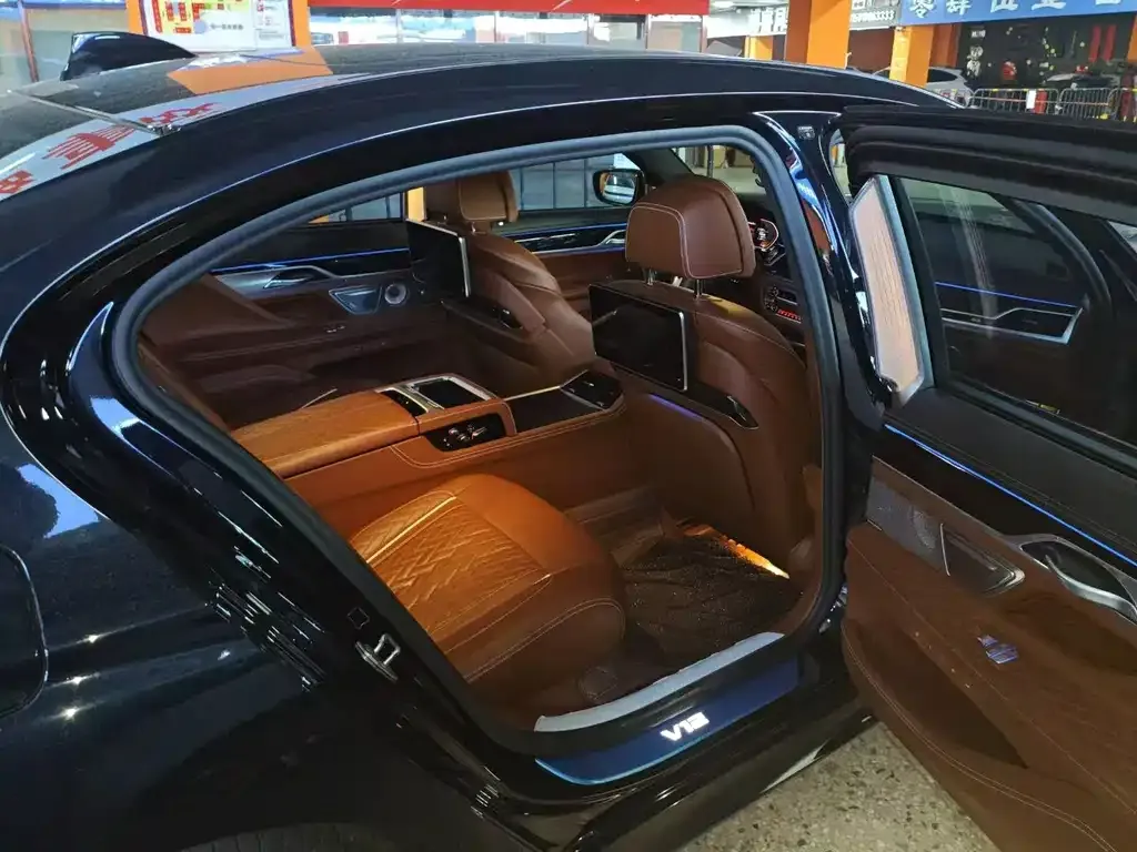 BMW 7 Series 2021 из CN, фото 4