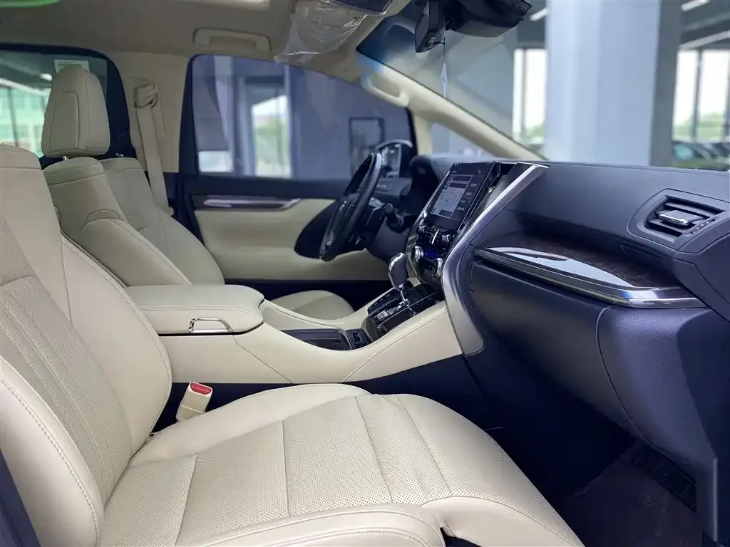 Toyota Vellfire 2023 из CN, фото 7
