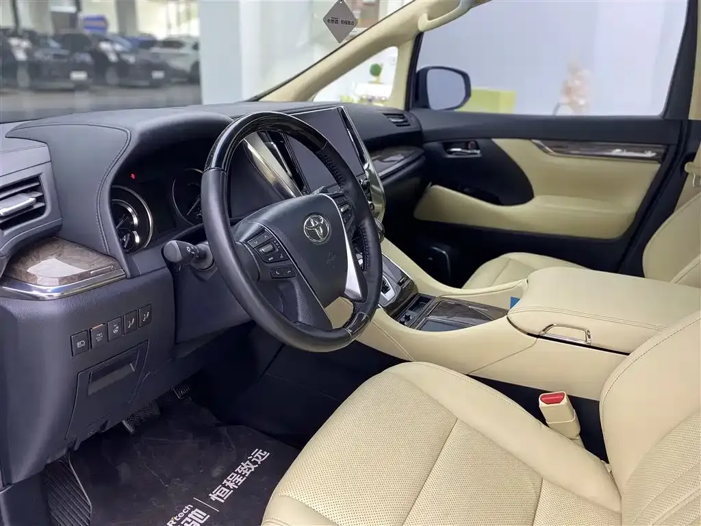Toyota Vellfire 2023 из CN, фото 8