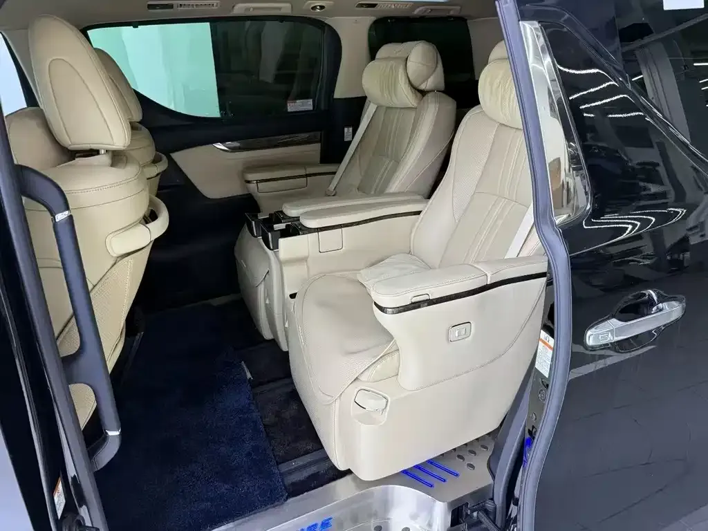 Toyota Vellfire 2022 из CN, фото 4