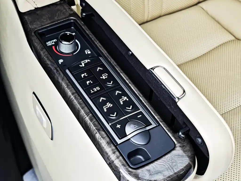 Toyota Alphard 2023 из CN, фото 9