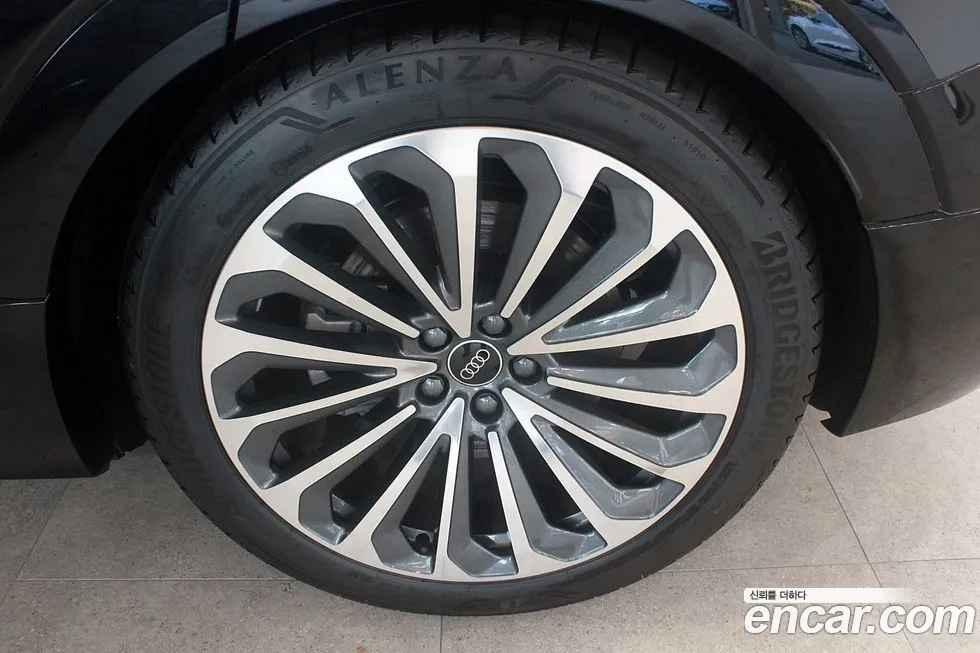 Audi Q8 e-tron 2024 из KR, фото 5