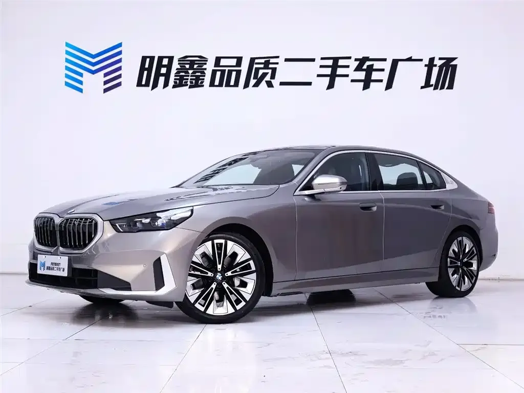 BMW 5 Series 2024 из CN, фото 2