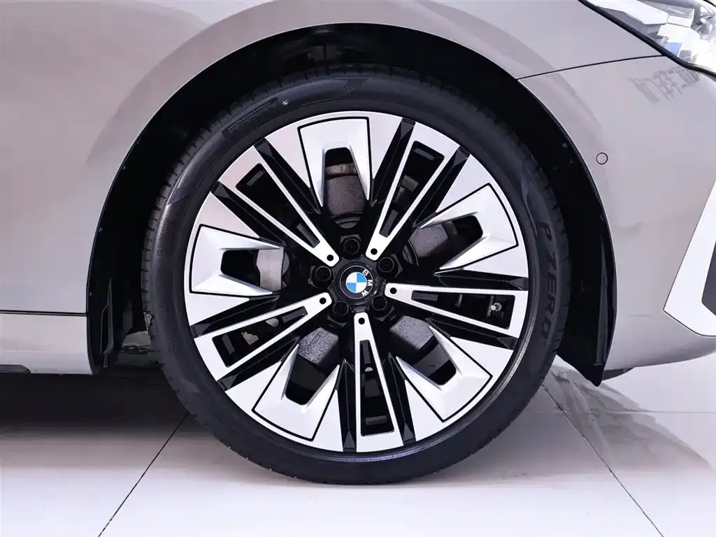 BMW 5 Series 2024 из CN, фото 6