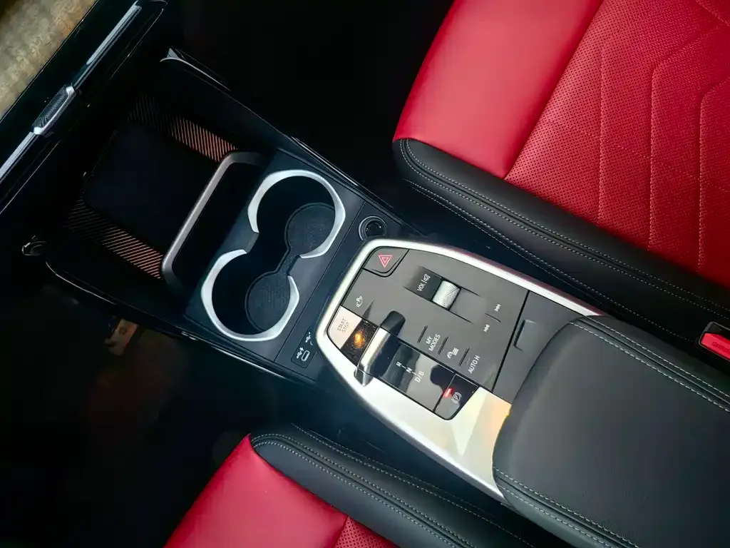 BMW iX1 2024 из CN, фото 10