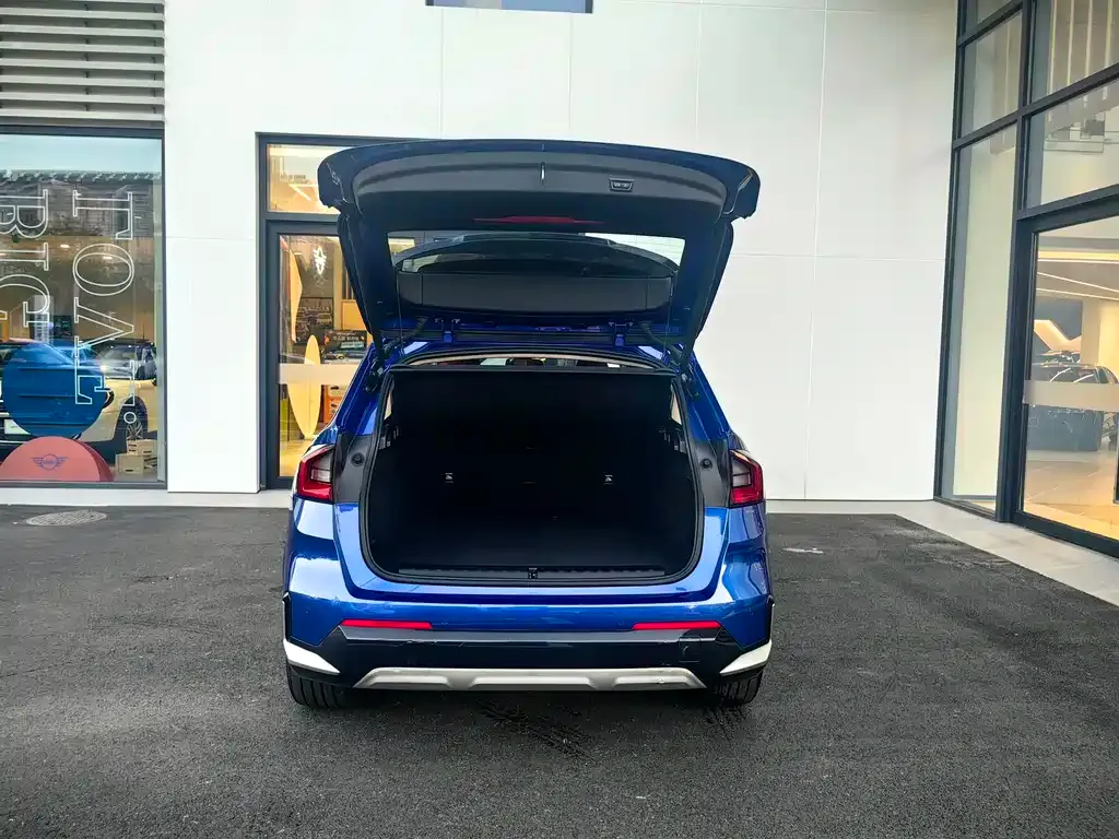 BMW iX1 2024 из CN, фото 8