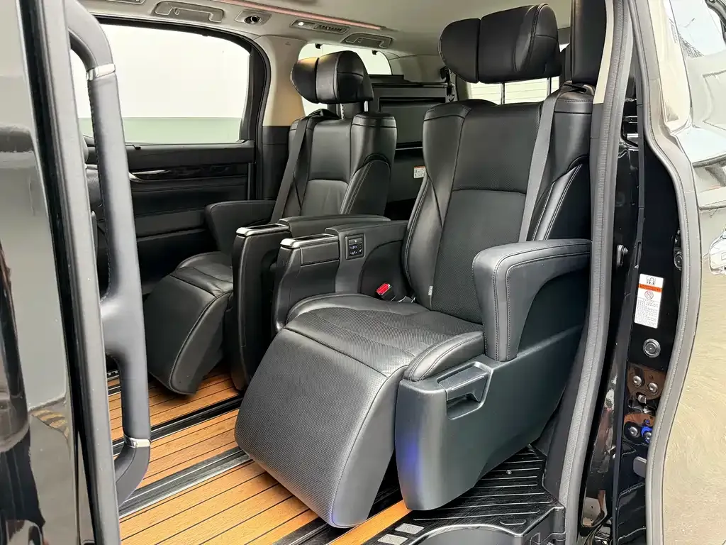 Toyota Vellfire 2021 из CN, фото 8
