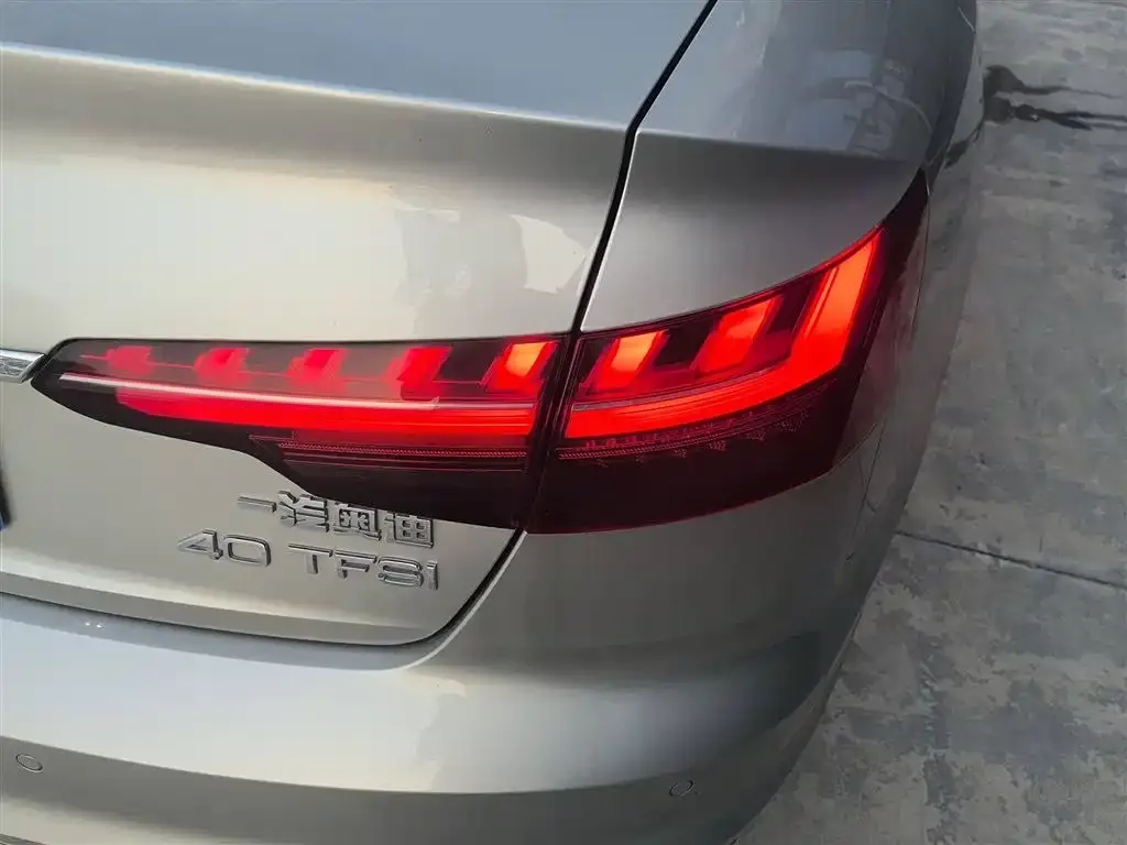 Audi A4L 2021 из CN, фото 8