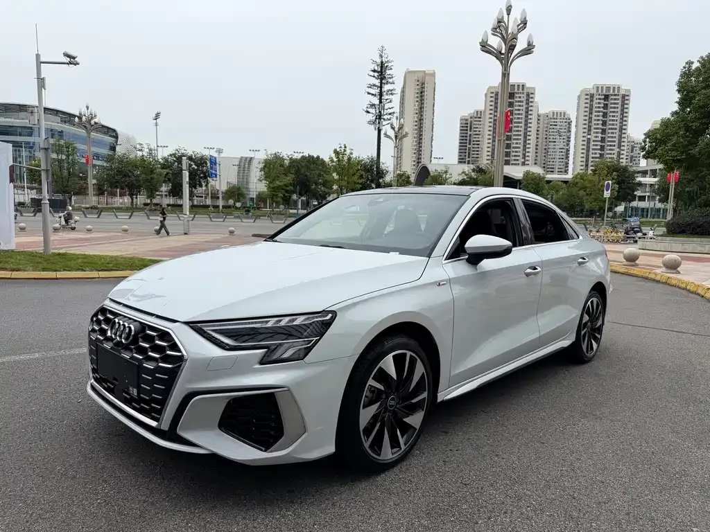 Audi A3 — фото 1
