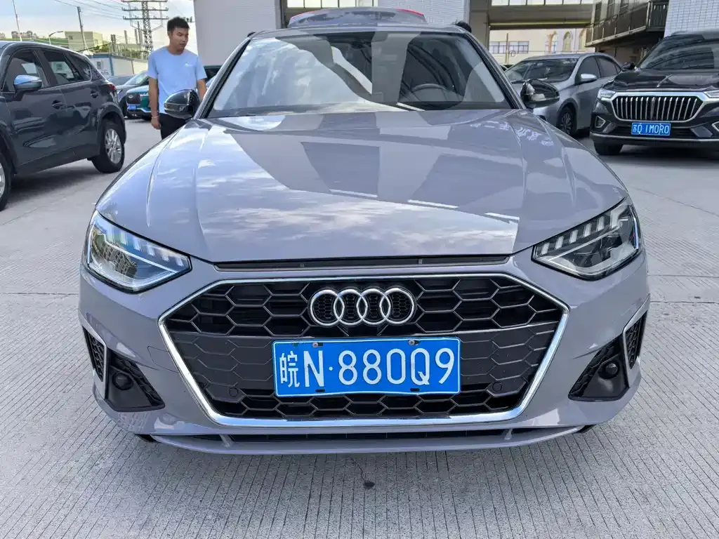 Audi A4L 2022 из CN, фото 2