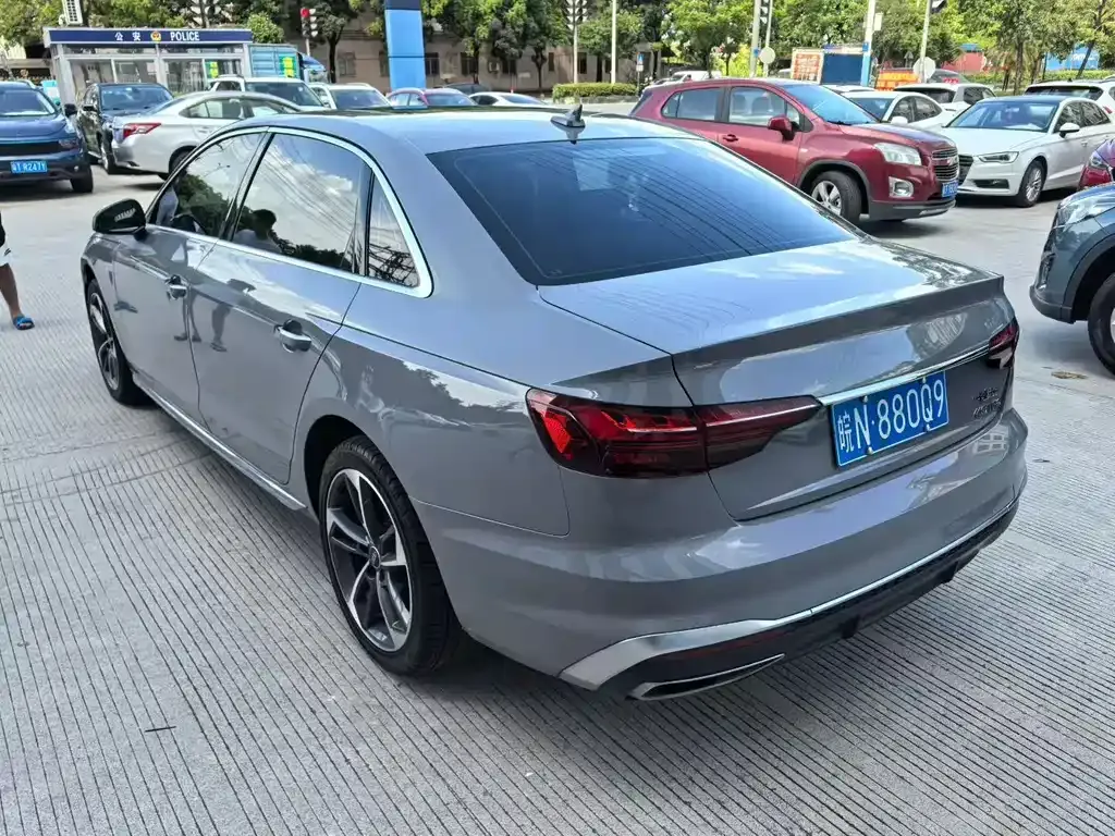 Audi A4L 2022 из CN, фото 6