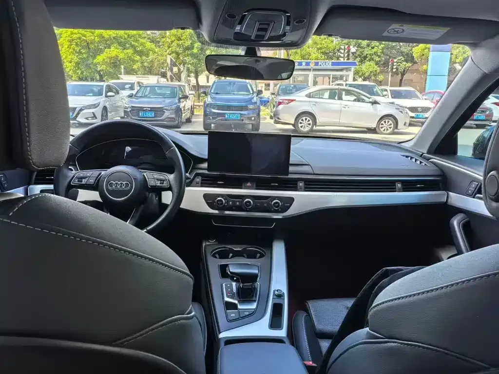 Audi A4L 2022 из CN, фото 8