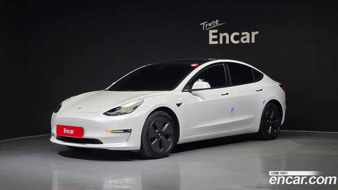 Tesla Model 3 — фото 1