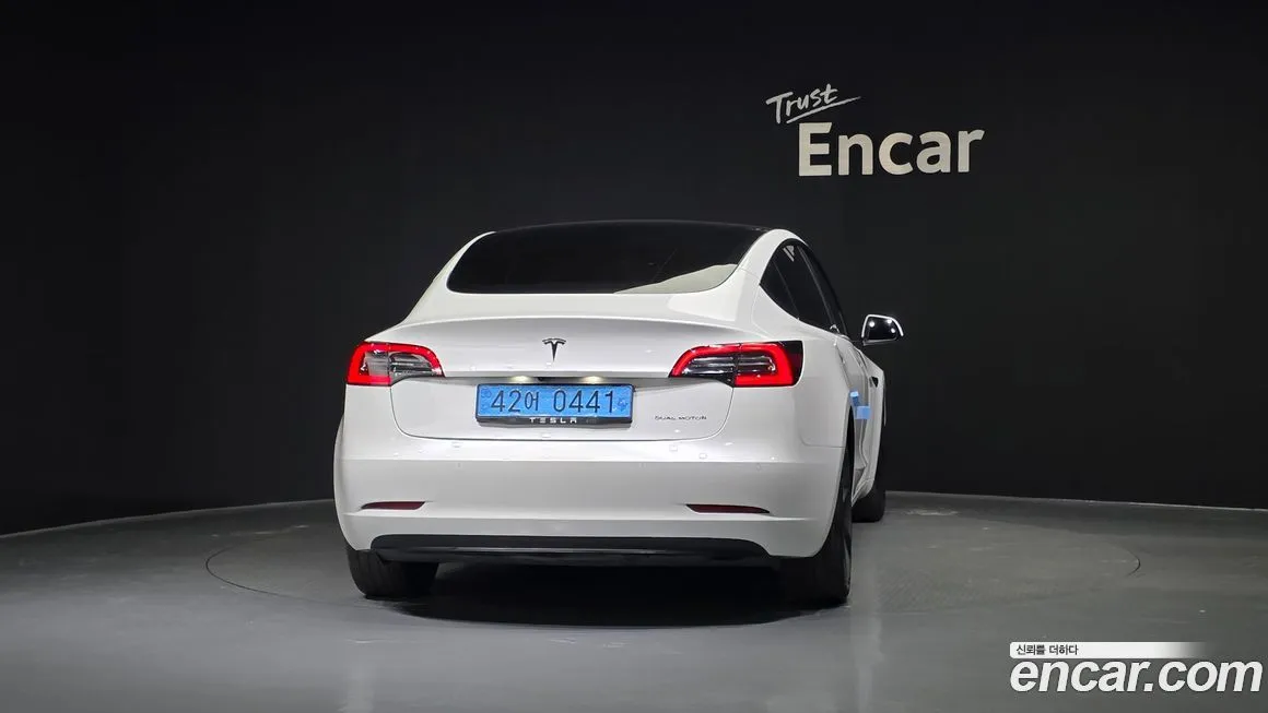 Tesla Model 3 — фото 4