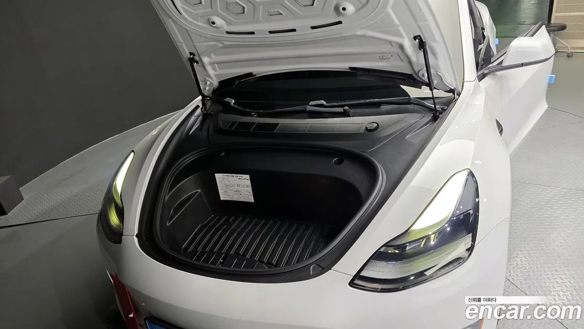 Tesla Model 3 — фото 6