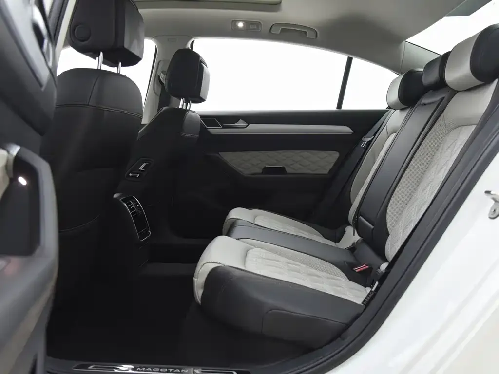 Volkswagen Magotan 2023 из CN, фото 8