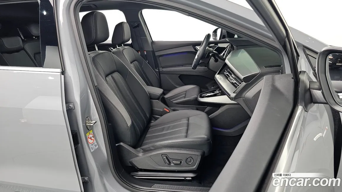 Audi Q4 e-tron — фото 10