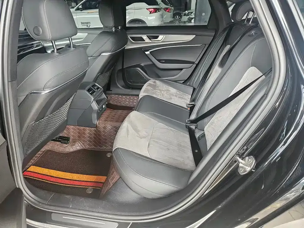 Audi A6L 2023 из CN, фото 9