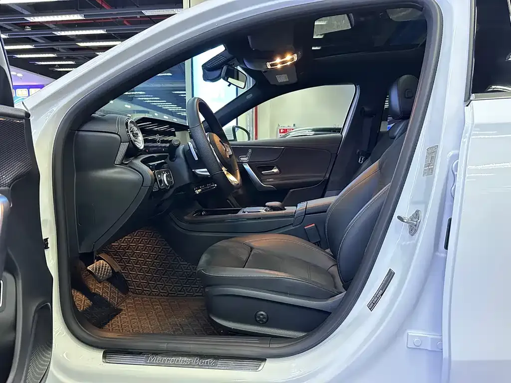 Mercedes-Benz A-Class 2023 из CN, фото 5