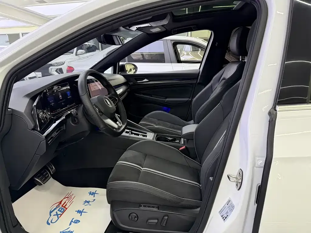Volkswagen Golf 2022 из CN, фото 4