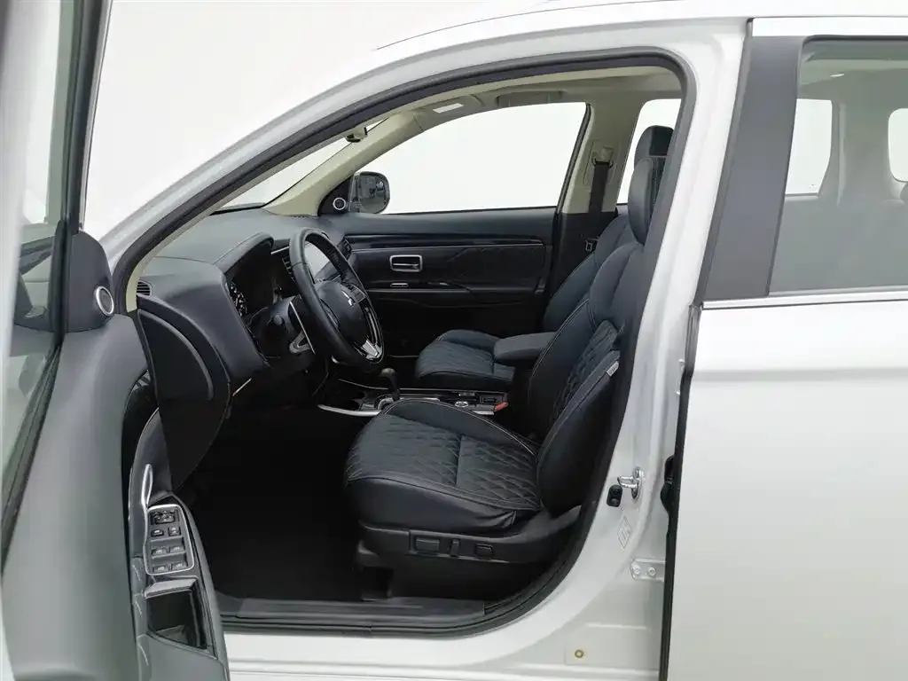 Mitsubishi Outlander 2021 из CN, фото 10
