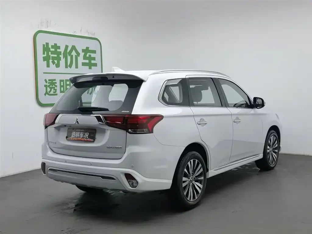 Mitsubishi Outlander 2021 из CN, фото 2