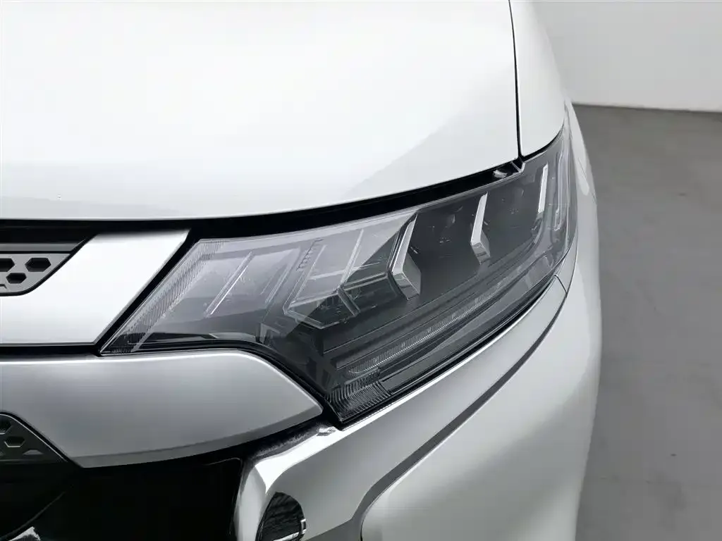Mitsubishi Outlander 2021 из CN, фото 7