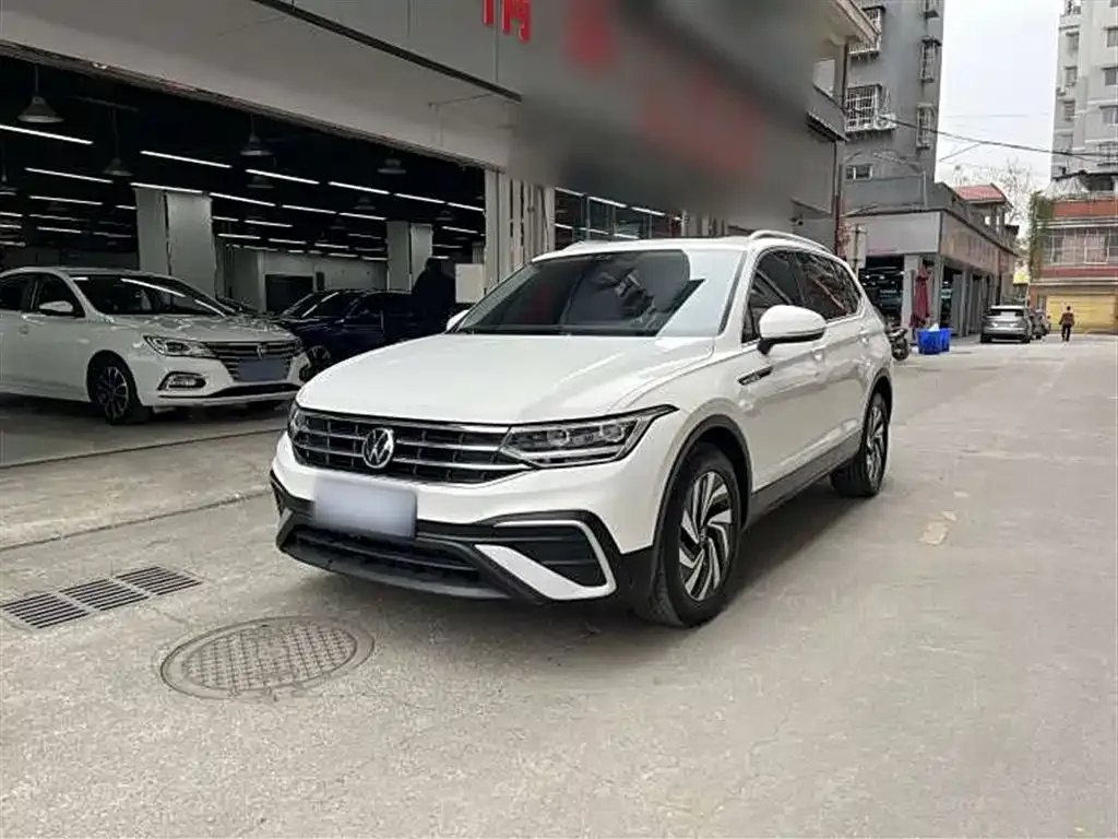 Volkswagen Tiguan L 2022 из CN, фото 2