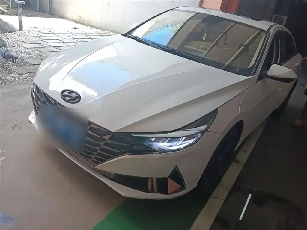Hyundai Elantra — фото 2