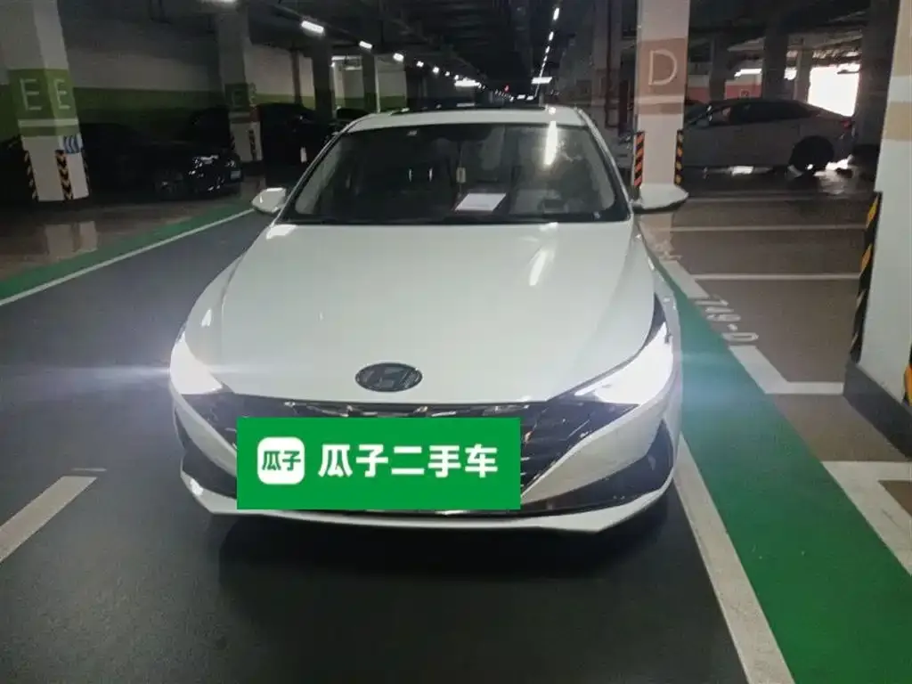 Hyundai Elantra — фото 3