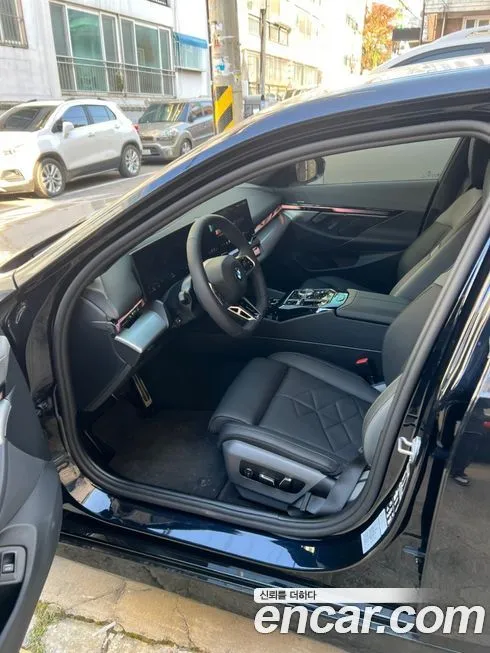 BMW 5-Series 2025 из KR, фото 4