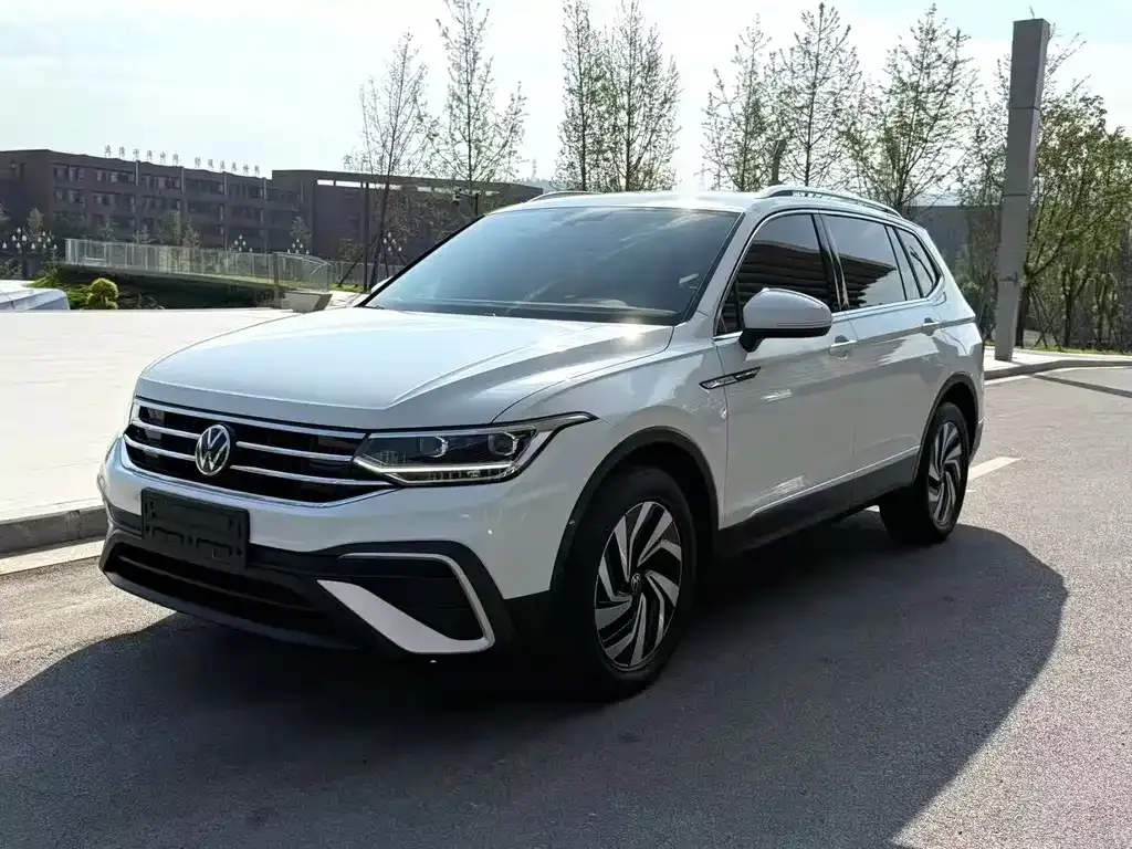 Volkswagen Tiguan L 2023 из CN, фото 1