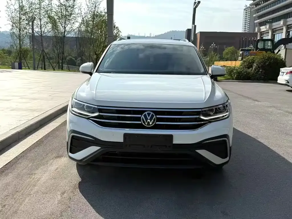 Volkswagen Tiguan L 2023 из CN, фото 2