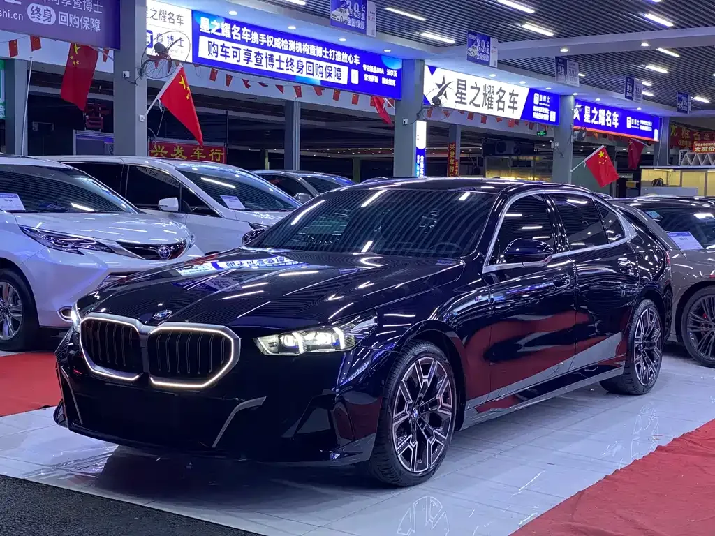 BMW 5 Series — фото 1