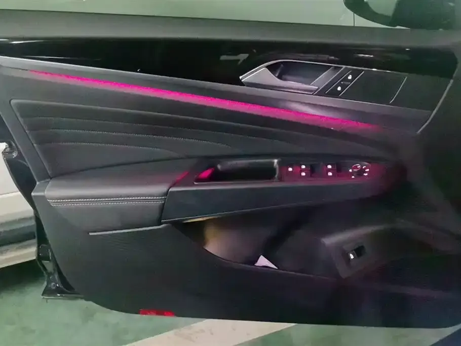 Volkswagen Passat 2023 из CN, фото 7