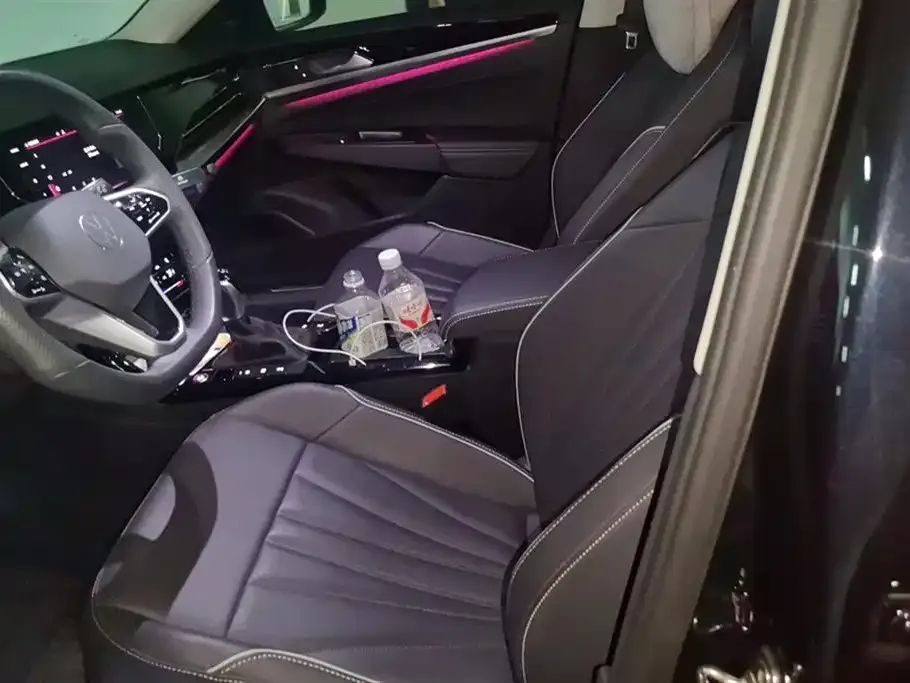 Volkswagen Passat 2023 из CN, фото 9