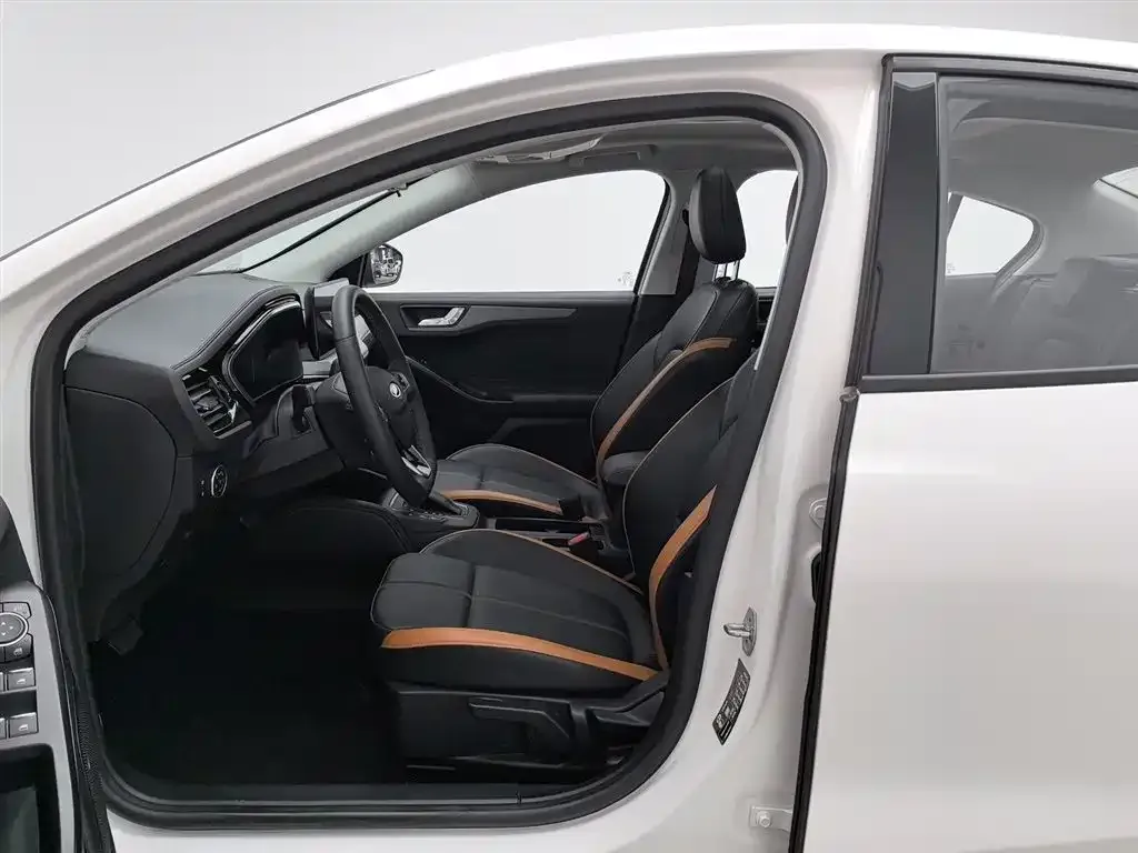 Ford Focus 2023 из CN, фото 10