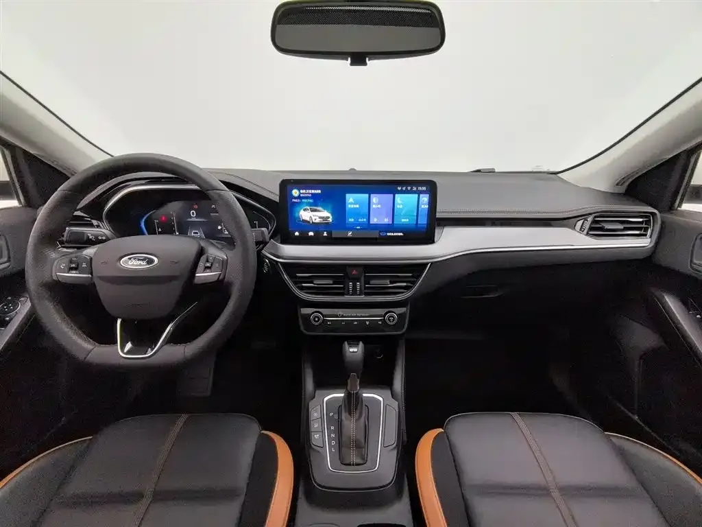 Ford Focus 2023 из CN, фото 5