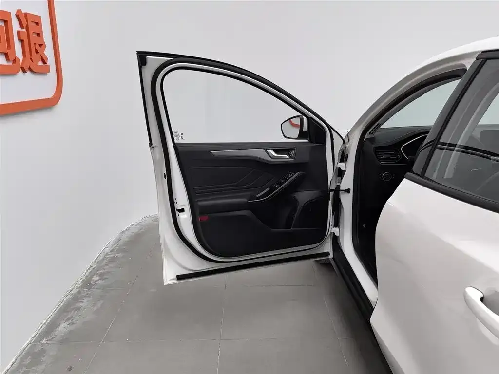 Ford Focus 2023 из CN, фото 8