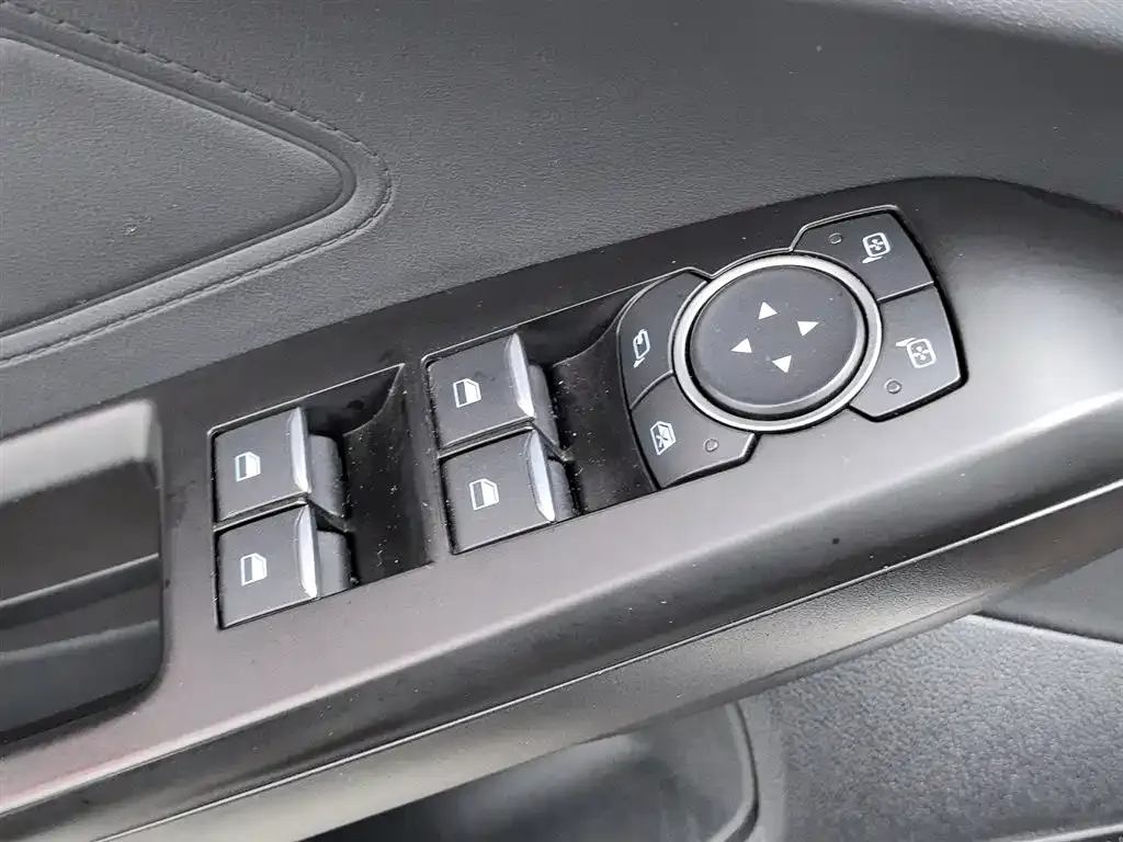 Ford Focus 2023 из CN, фото 9