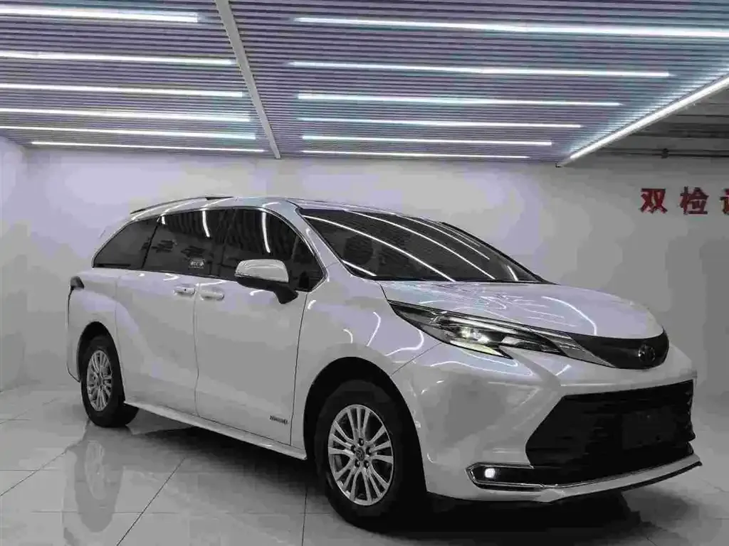 Toyota Sienna 2022 из CN, фото 1