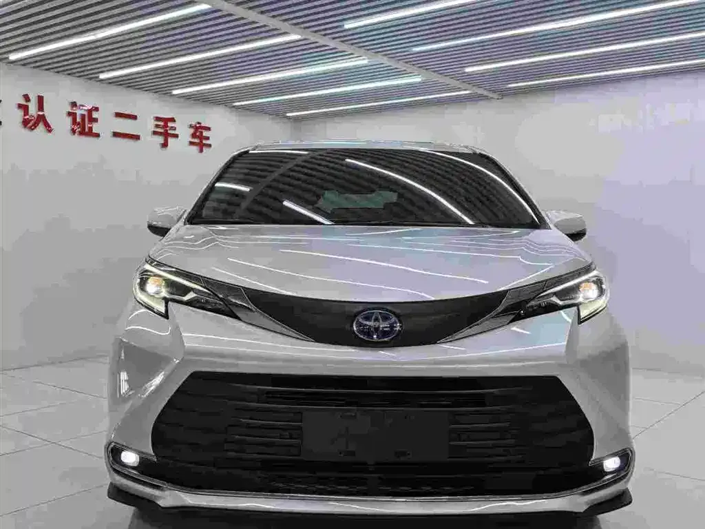 Toyota Sienna 2022 из CN, фото 2
