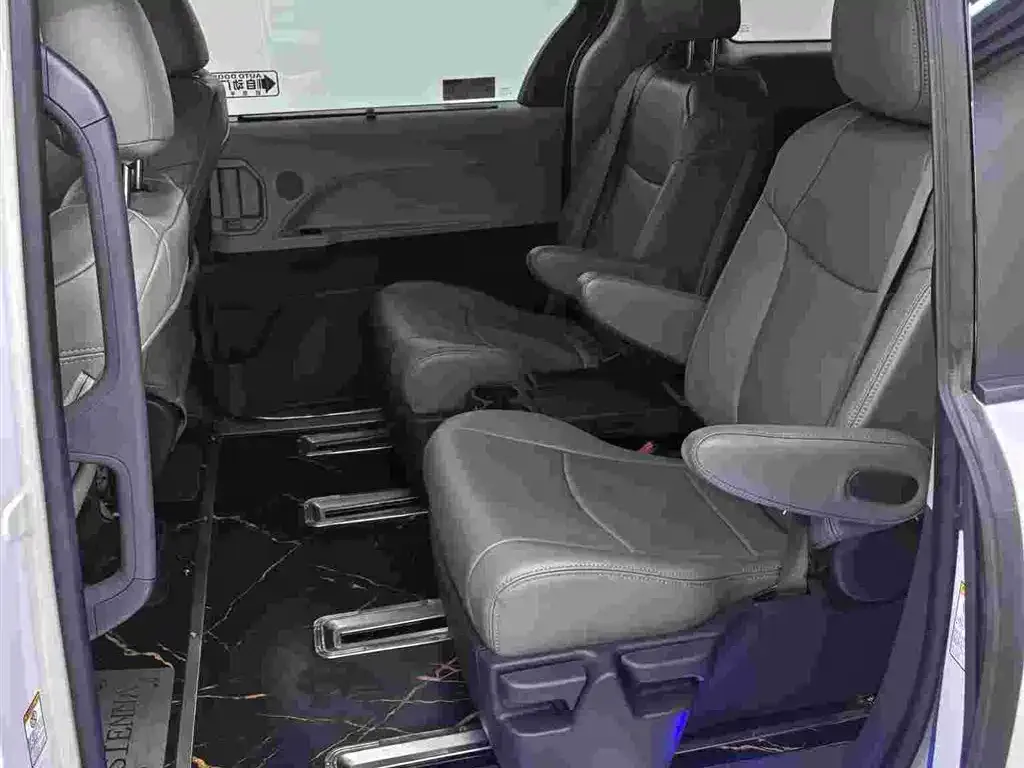 Toyota Sienna 2022 из CN, фото 5