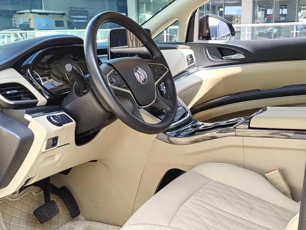 Buick GL8 2023 из CN, фото 2