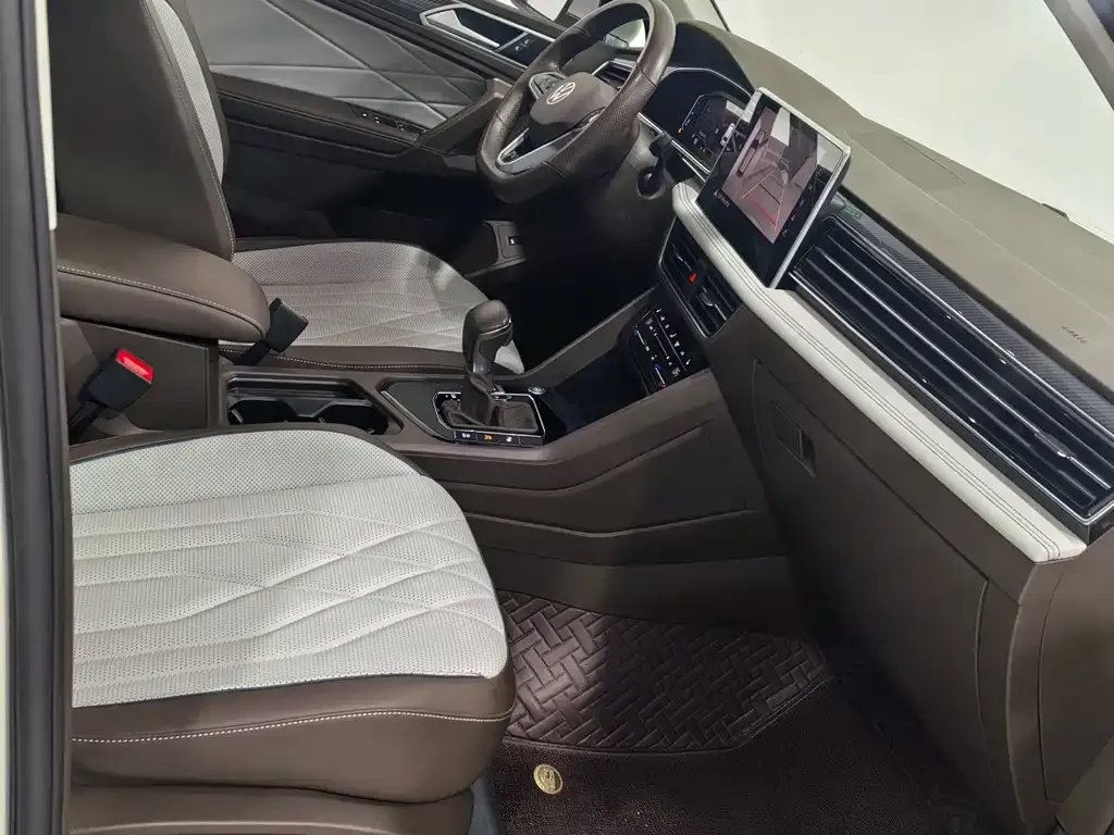 Volkswagen Tiguan L 2022 из CN, фото 10