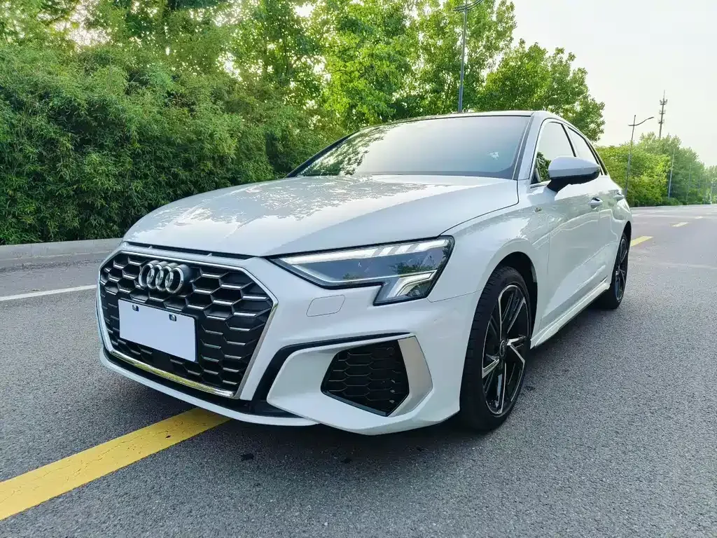 Audi A3 2023 из CN, фото 1