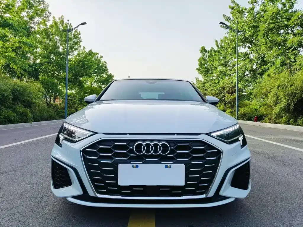 Audi A3 2023 из CN, фото 2