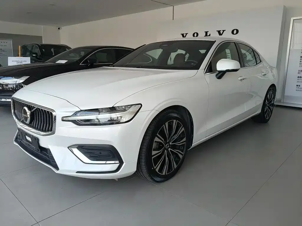 Volvo S60 2024 из CN, фото 1