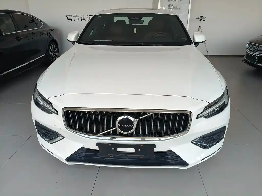 Volvo S60 2024 из CN, фото 3